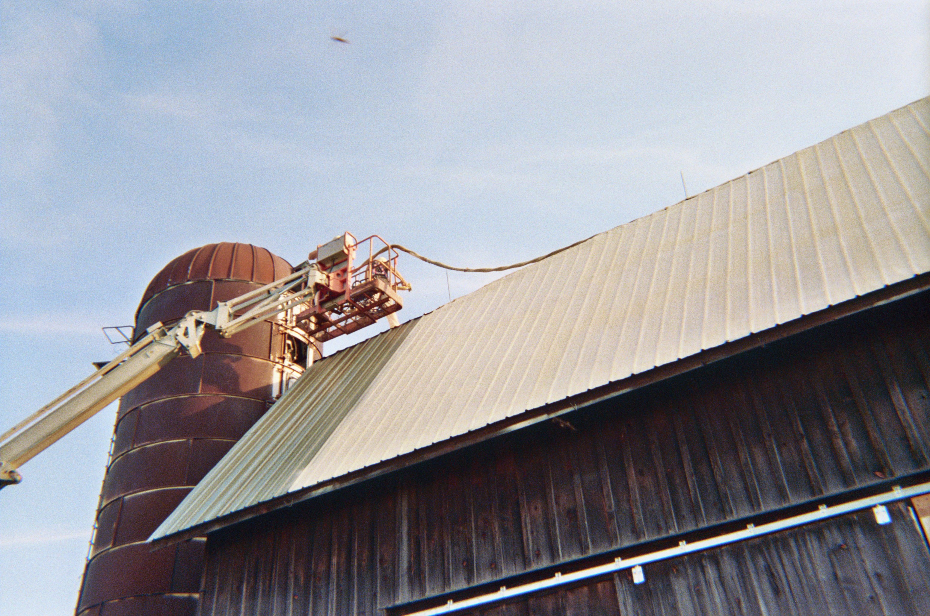 Agricultural steel barn roof coated with polyurea membrane